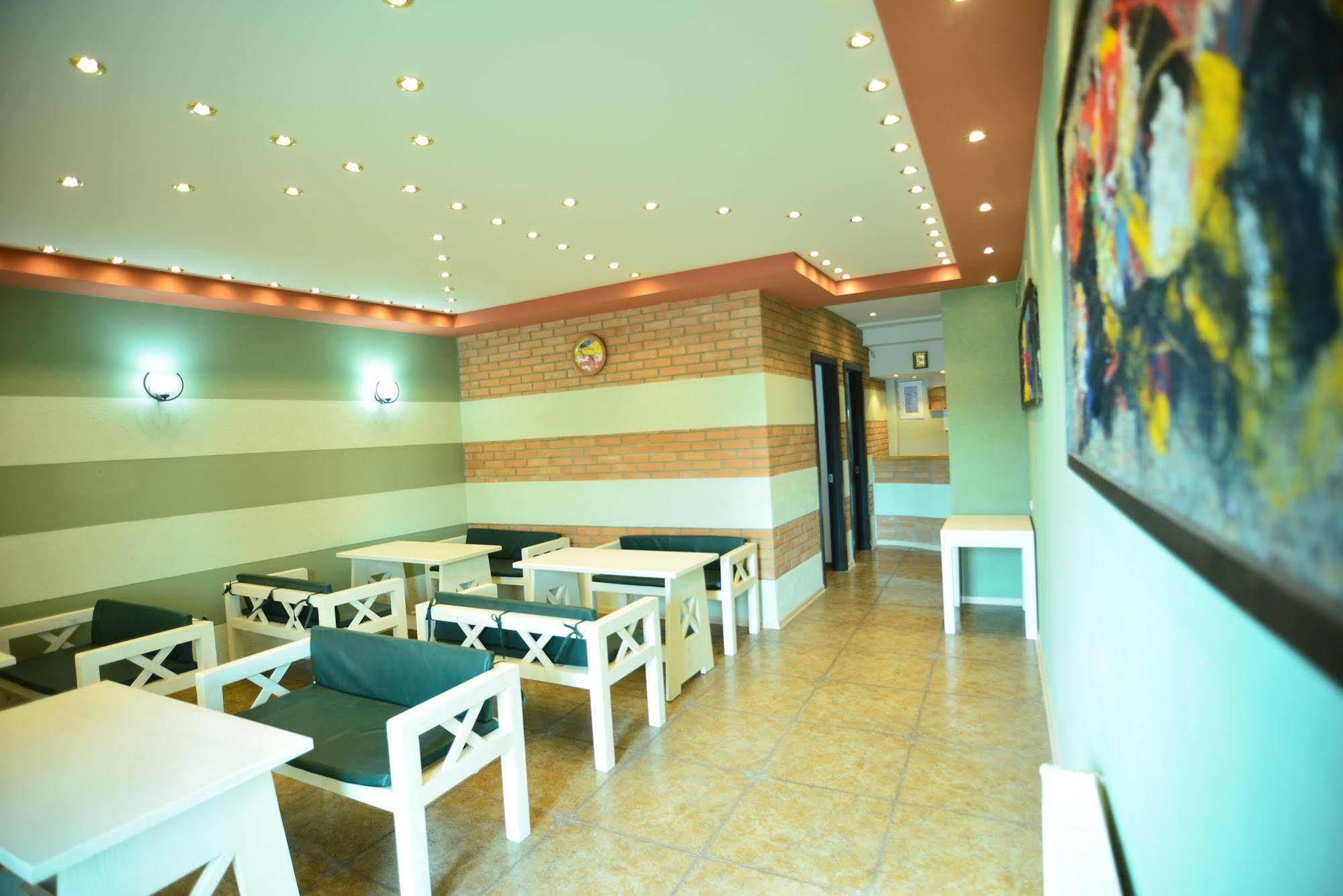 Hotel Kutaisi Globus エクステリア 写真